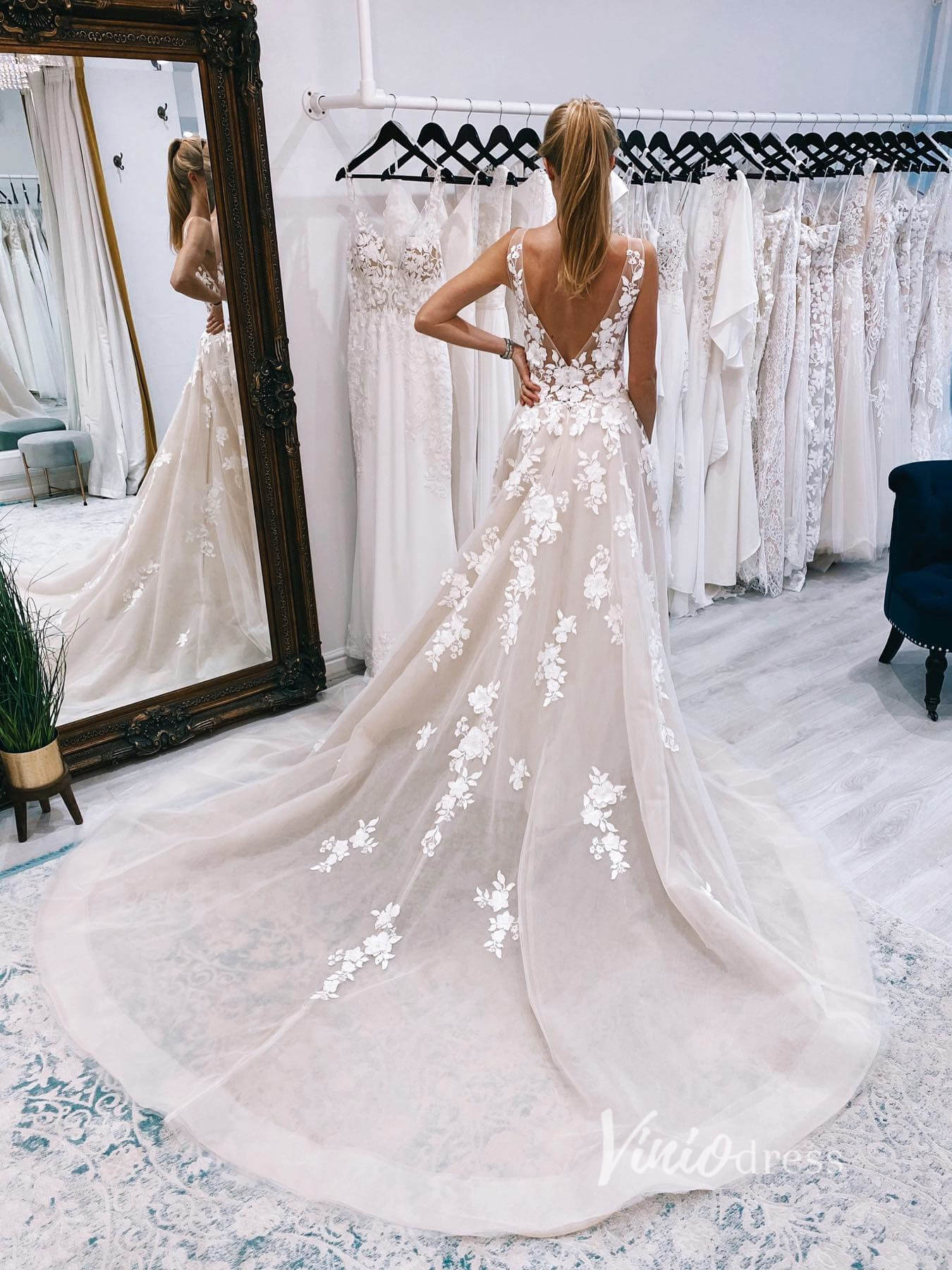 Champagne A-line Wedding Dresses V-neck Lace Appliqued Tulle Bridal Go Viniodress Champagne A-line Wedding Dresses V-neck Lace Appliqued Tulle Bridal Go Viniodress