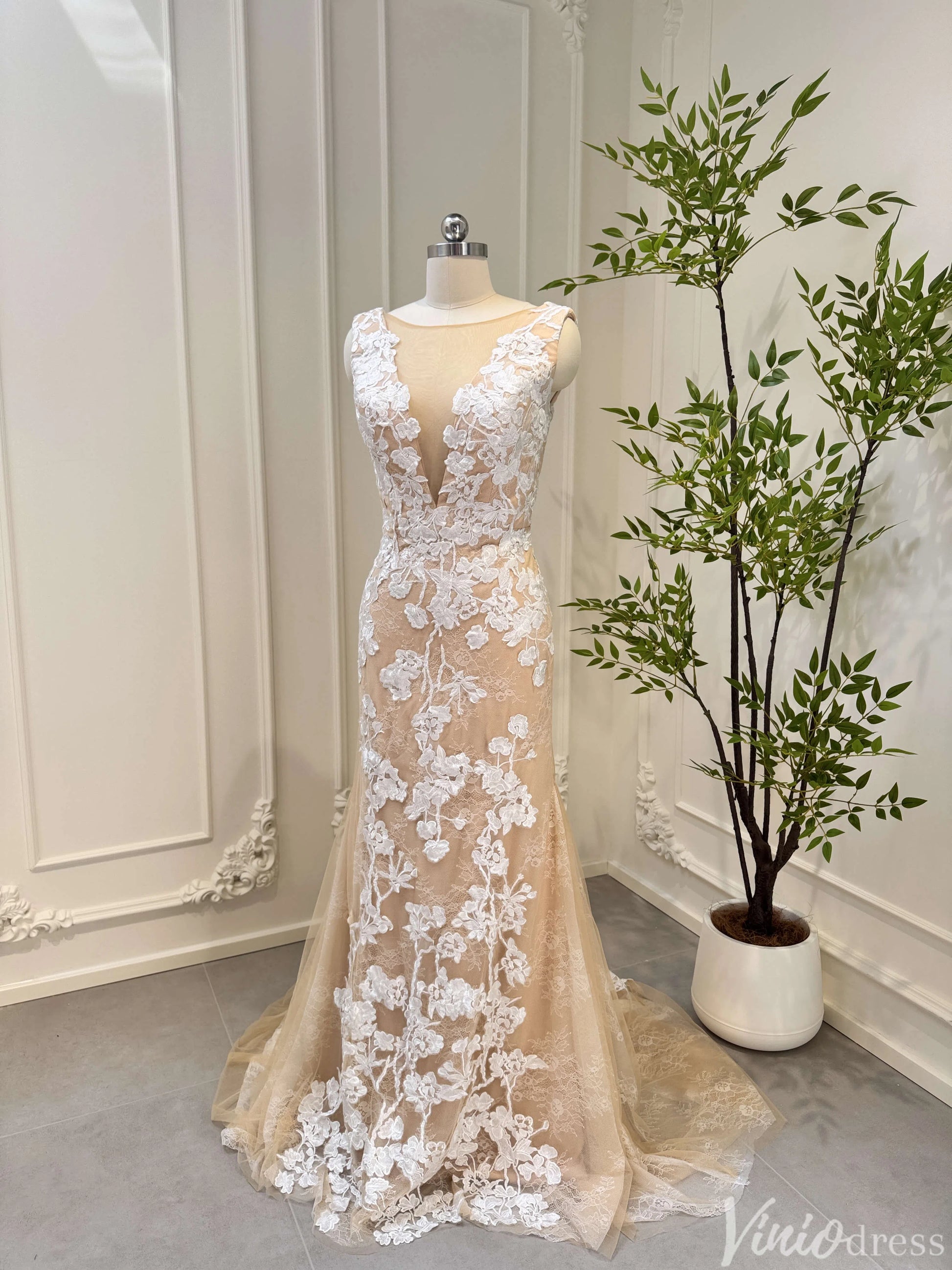 Champagne Mermaid Wedding Dress | Lace & Tulle Gown with Floral Appliq Viniodress Champagne Mermaid Wedding Dress | Lace & Tulle Gown with Floral Appliq Viniodress