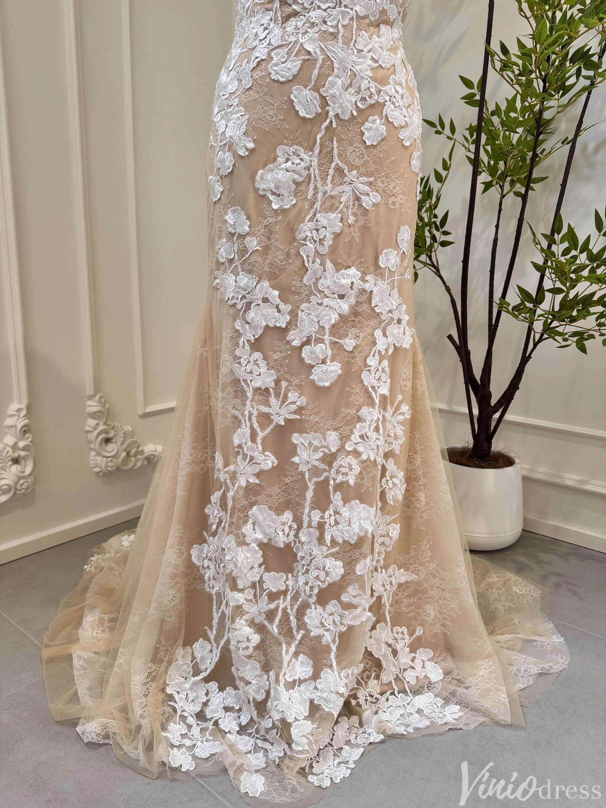 Champagne Mermaid Wedding Dress | Lace & Tulle Gown with Floral Appliq Viniodress Champagne Mermaid Wedding Dress | Lace & Tulle Gown with Floral Appliq Viniodress