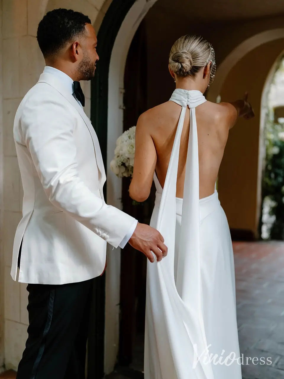 Chic Crepe Wedding Dress with Halter Neck, Basque Waist, Plunging Neckline, Open Back, Flowing Train – MN104-wedding dresses 2025 -Viniodress-Ivory-Custom Size-