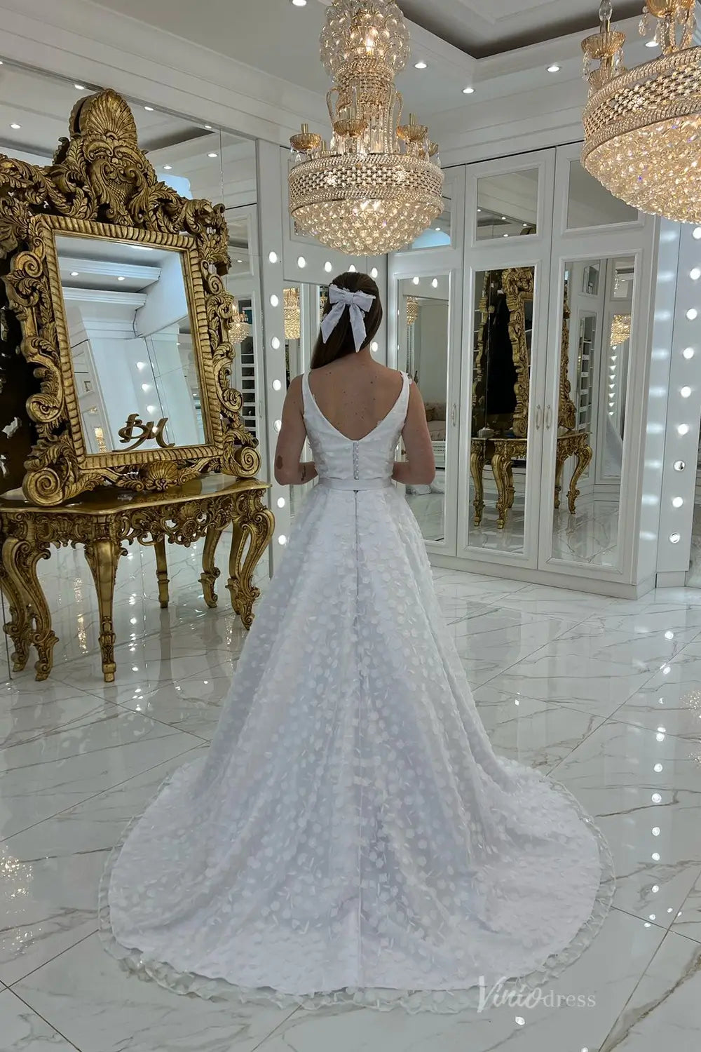 Chic White Floral Appliqué A-Line Wedding Dress with Square Neckline, Bow Waist & High Slit – LA143-wedding dresses 2025 -Viniodress-White-Custom Size-