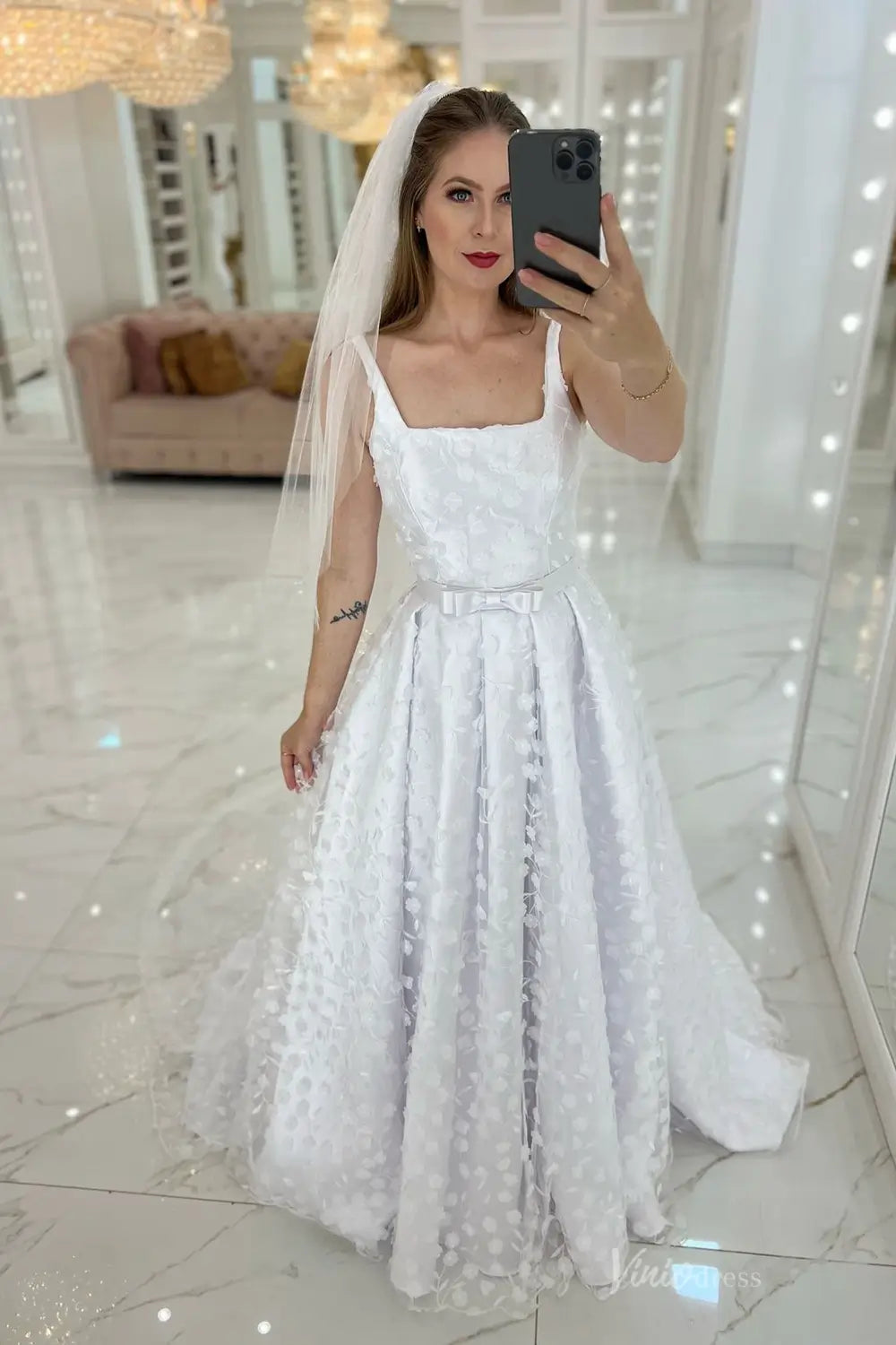 Chic White Floral Appliqué A-Line Wedding Dress with Square Neckline, Bow Waist & High Slit – LA143-wedding dresses 2025 -Viniodress-White-Custom Size-