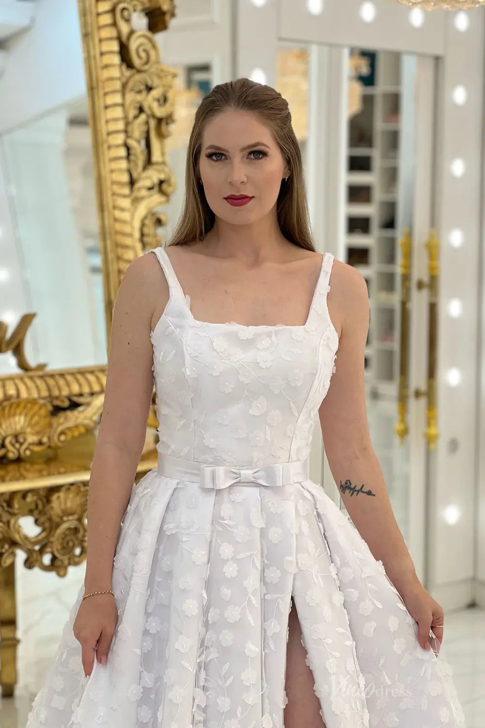Chic White Floral Appliqué A-Line Wedding Dress with Square Neckline, Bow Waist & High Slit – LA143-wedding dresses 2025 -Viniodress-White-Custom Size-