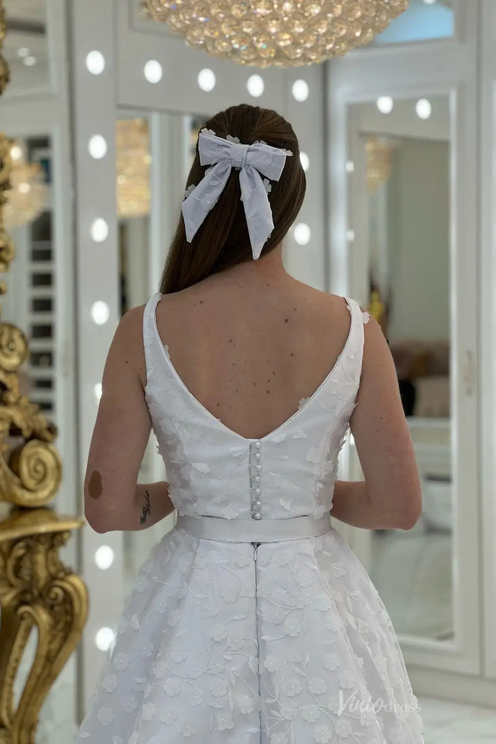 Chic White Floral Appliqué A-Line Wedding Dress with Square Neckline, Bow Waist & High Slit – LA143-wedding dresses 2025 -Viniodress-White-Custom Size-