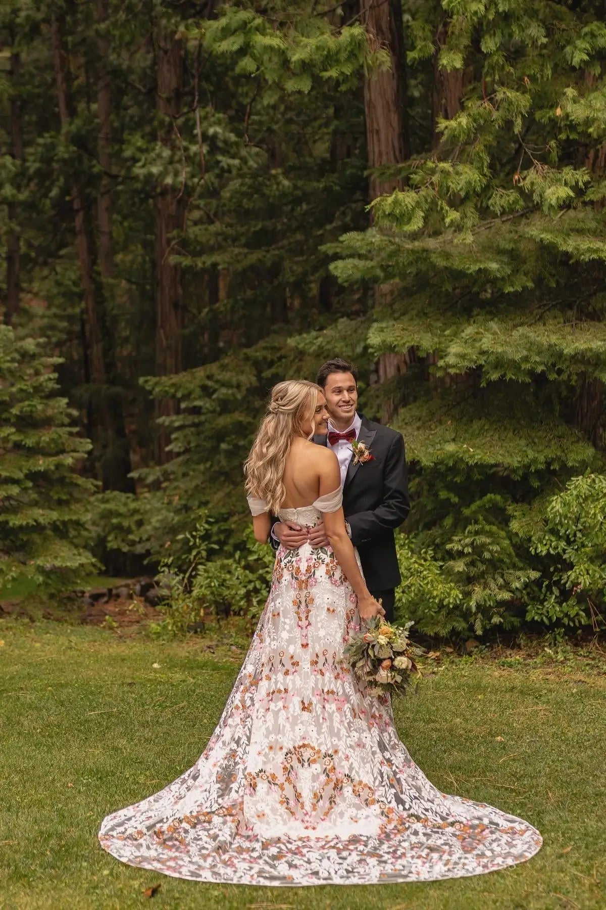 Colorful Floral Bohemian Wedding Dresses with Cape Sleeves and Veil BH110-wedding dresses 2025 -Viniodress-Floral-Dress Only-Custom Size