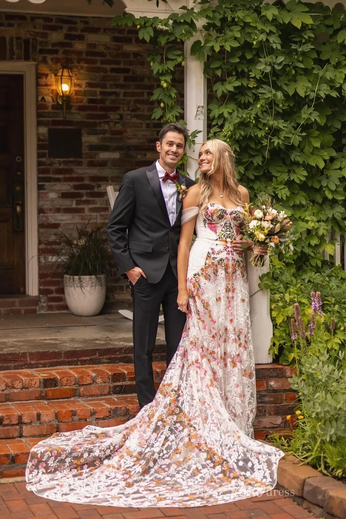 Colorful Floral Bohemian Wedding Dresses with Cape Sleeves and Veil BH110-wedding dresses 2025 -Viniodress-Floral-Dress Only-Custom Size