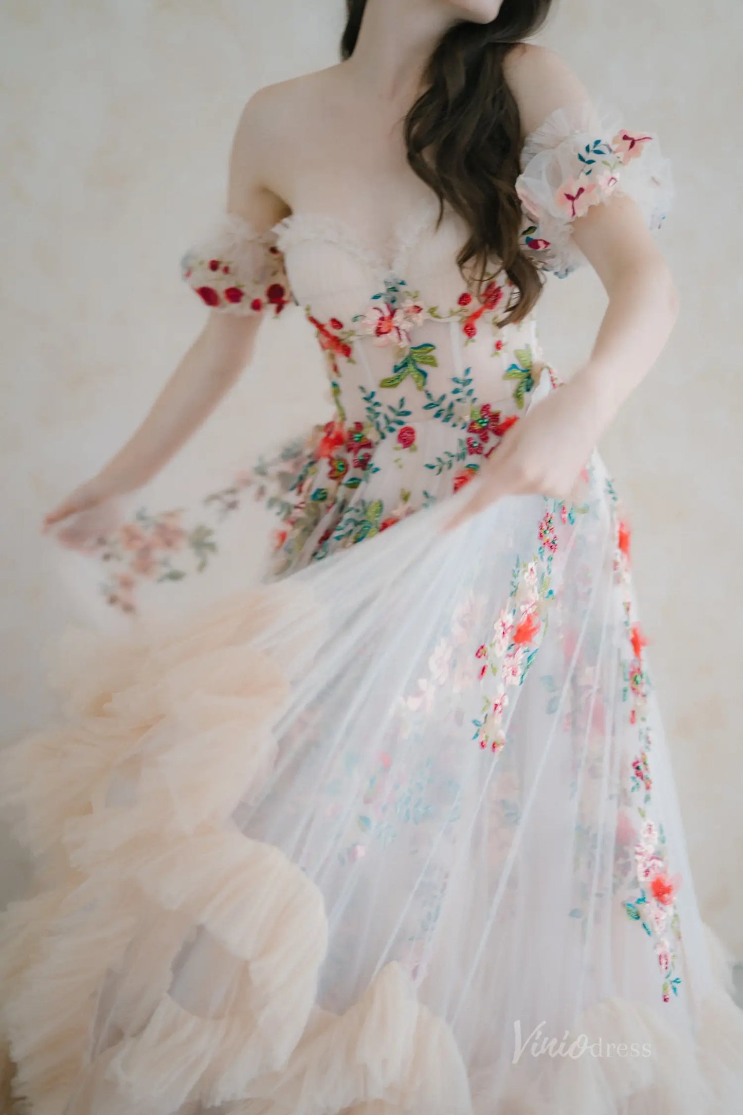 Colorful Floral Wedding Dress | Strapless Sweetheart Gown with Ruffled Tulle Skirt & Detachable Sleeves FW140-wedding dresses 2025 -Viniodress-Champagne-Custom Size-
