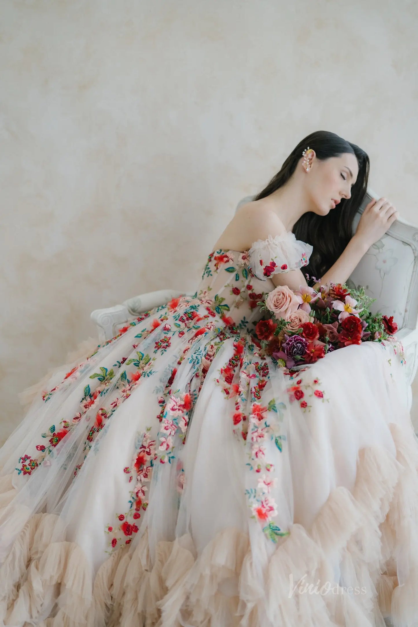 Colorful Floral Wedding Dress | Strapless Sweetheart Gown with Ruffled Tulle Skirt & Detachable Sleeves FW140-wedding dresses 2025 -Viniodress-Champagne-Custom Size-