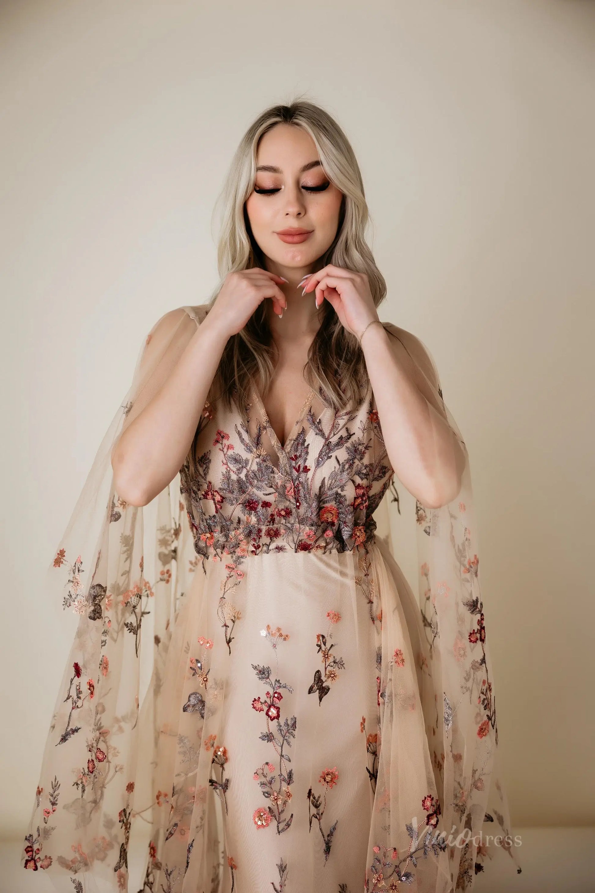 Colorful Meadow Wedding Photoshoot Dress | Backless Wildflower Sheath Gown with Cape & V-Neck FW138-wedding dresses 2025 -Viniodress-Champagne-Custom Size-