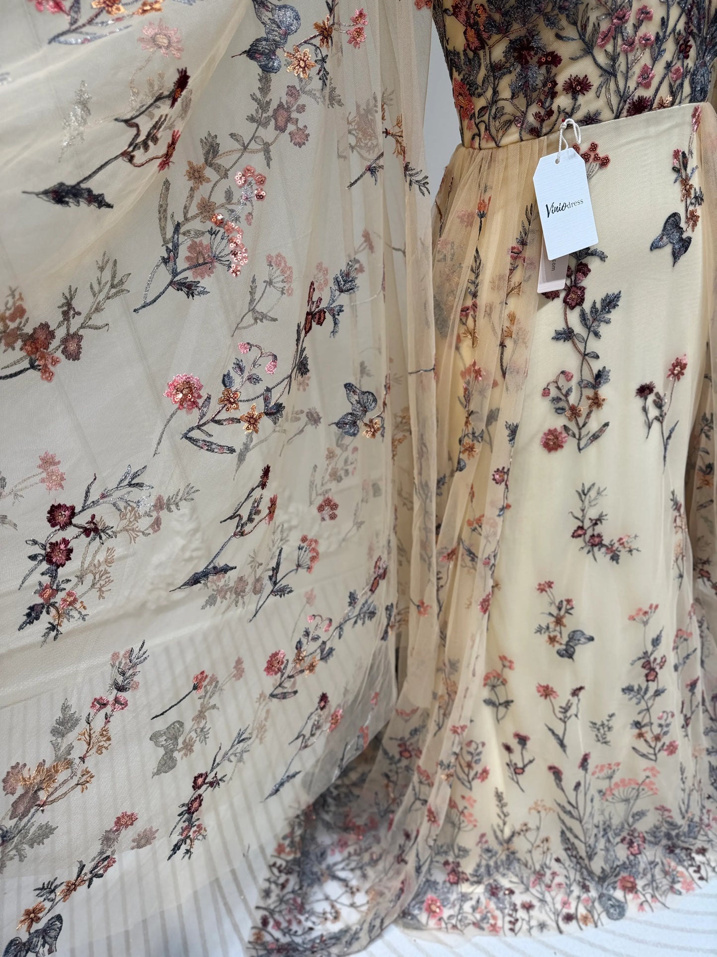 Colorful Meadow Wedding Photoshoot Dress | Backless Wildflower Sheath Gown with Cape & V-Neck FW138-wedding dresses 2025 -Viniodress-Champagne-Custom Size-