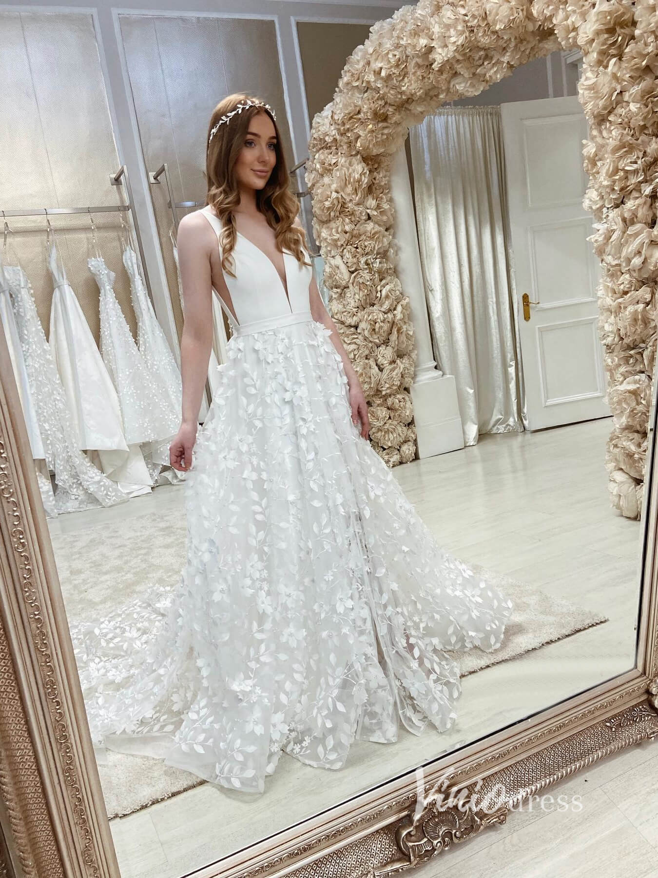 Deep V-neck 3D Leaf Lace Country Wedding Dresses with Slit VW1870 Viniodress Deep V-neck 3D Leaf Lace Country Wedding Dresses with Slit VW1870 Viniodress