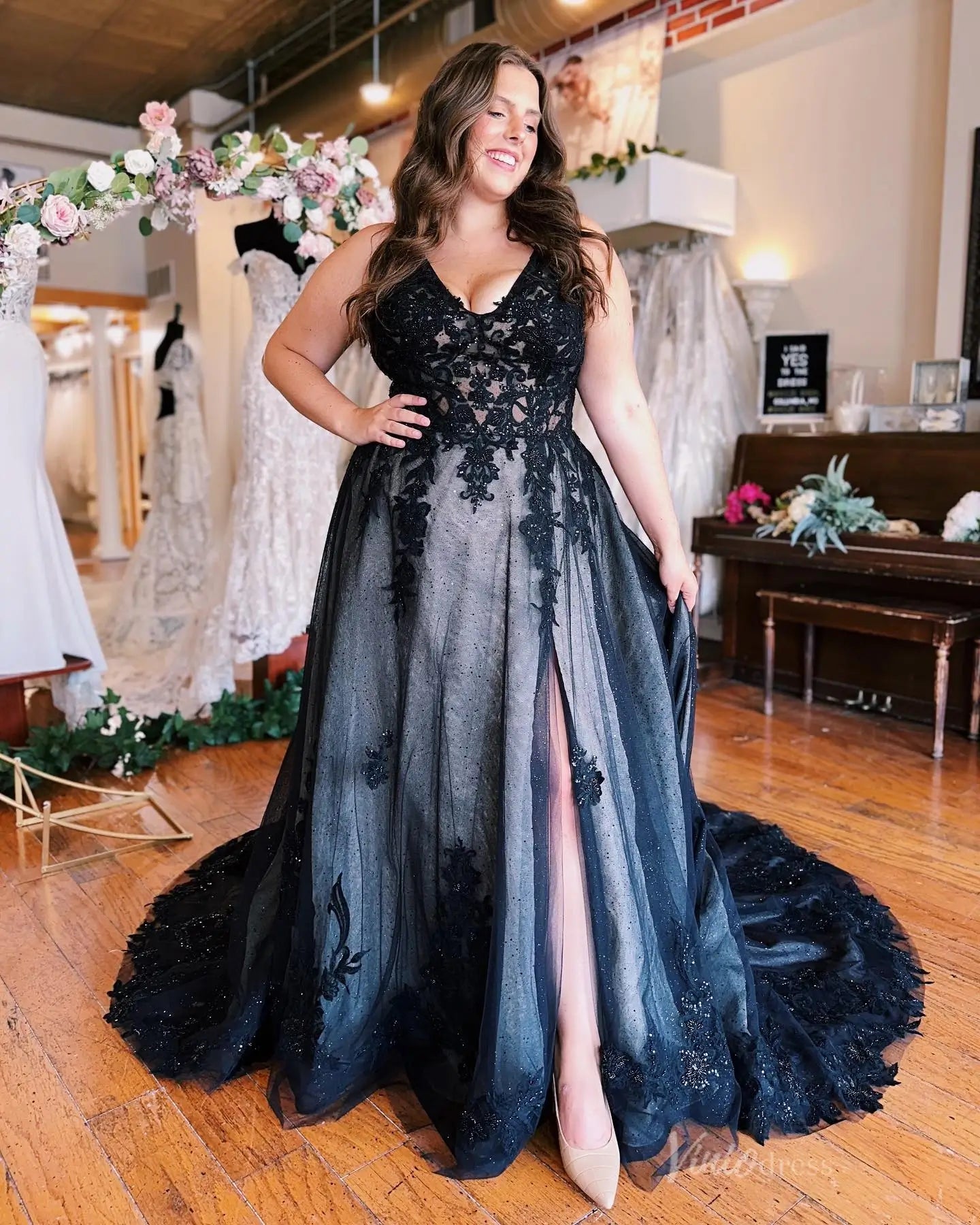 Dramatic Black Plus Size Wedding Dress with Beaded Lace Bodice, Long Sleeves & Slit A-Line Skirt – BK123-wedding dresses 2025 -Viniodress-Black-Custom Size-Long