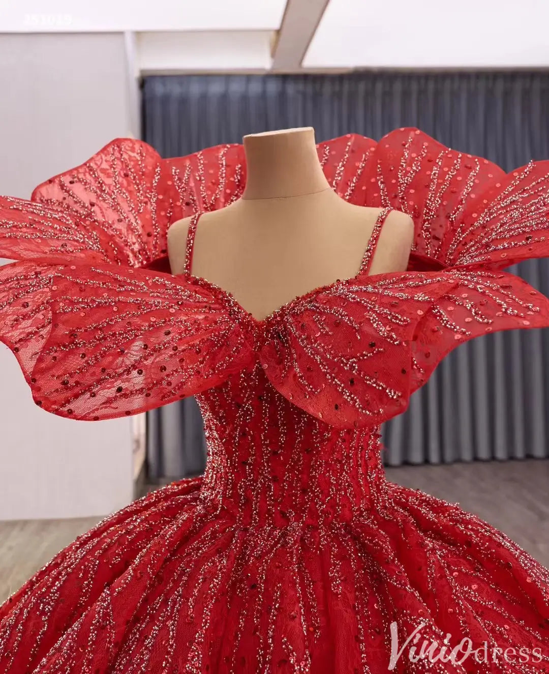Dramatic Red Ball Gown with Sparkling Petal Neckline Quinceanera Dresses – Style 251019-Quinceanera Dresses 2025 -Viniodress-Red-Custom Size-