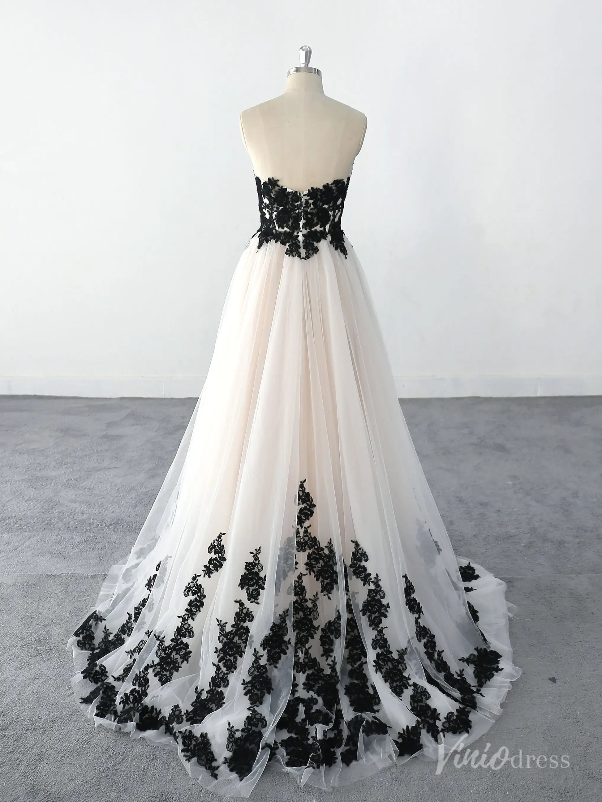 Elegant Black Lace Strapless Wedding Dress with Sweetheart Neckline, Nude Lining, and Tulle Skirt – BK120-wedding dresses 2025 -Viniodress-Ivory-Custom Size-