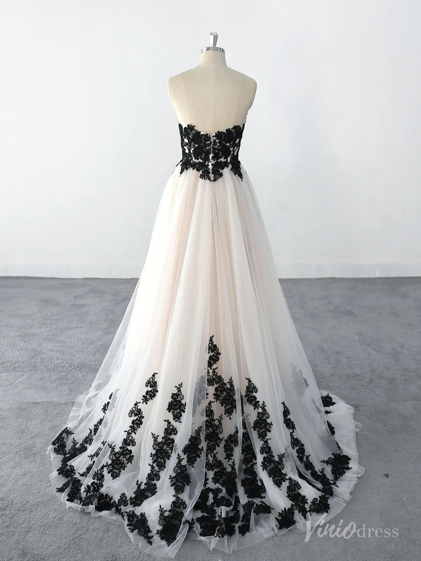 Elegant Black Lace Strapless Wedding Dress with Sweetheart Neckline, Nude Lining, and Tulle Skirt – BK120-wedding dresses 2025 -Viniodress-Ivory-Custom Size-