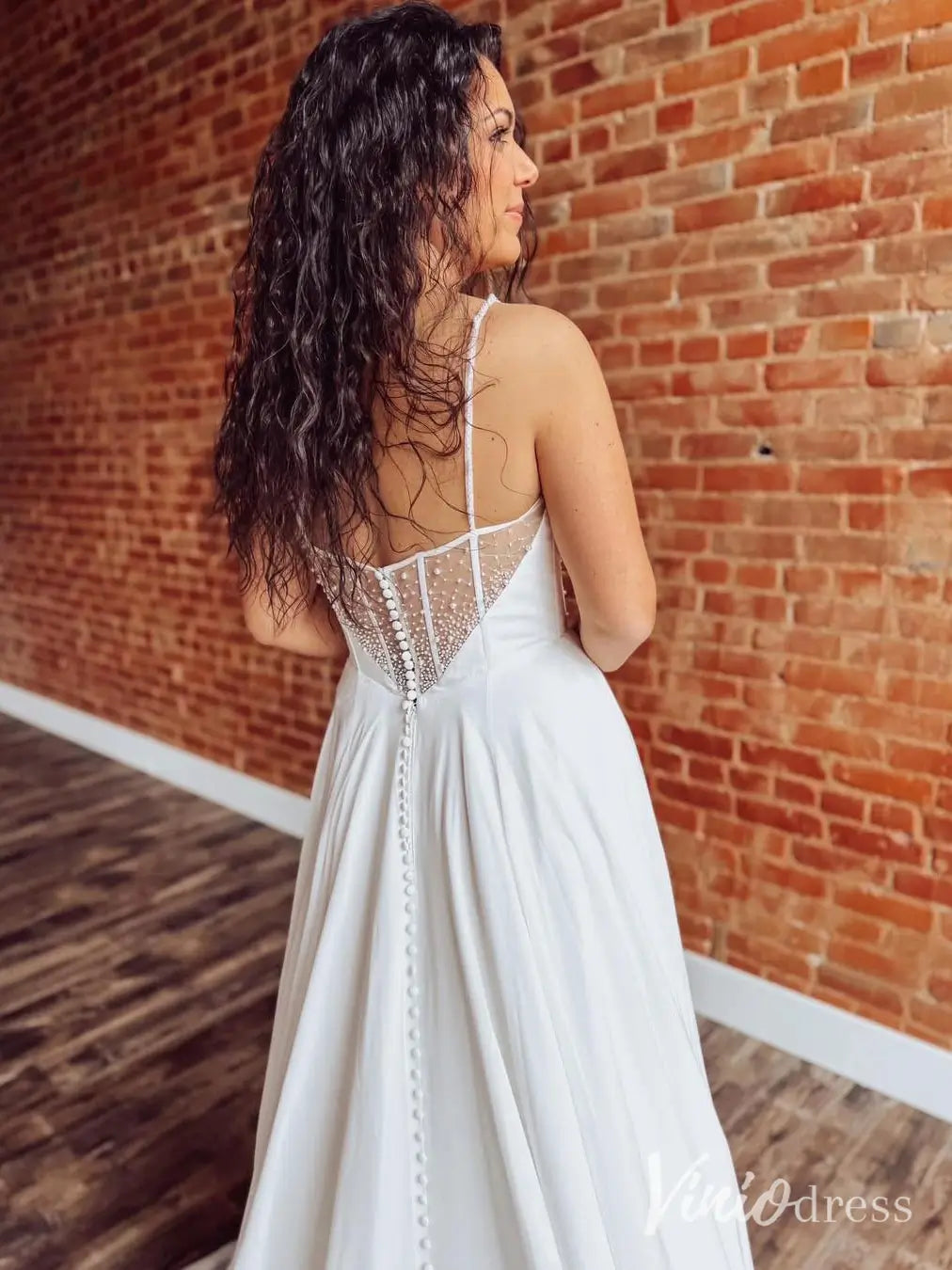 Elegant Chiffon Wedding Dress with Pearl Bodice, Removable Sleeves, Basque Waist and Slit – MN123-wedding dresses 2025 -Viniodress-Ivory-Custom Size-