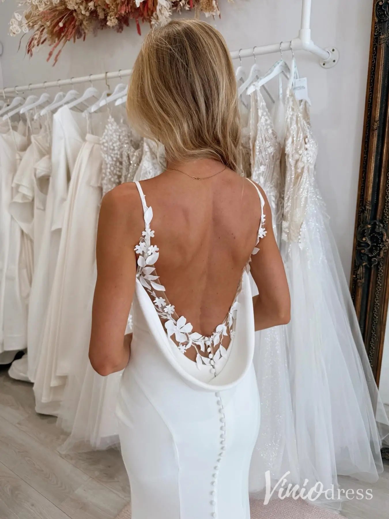Elegant Crepe Wedding Dress with V-Neckline, Draped Back, Floral Appliqué Train – MN112-wedding dresses 2025 -Viniodress-Ivory-Custom Size-