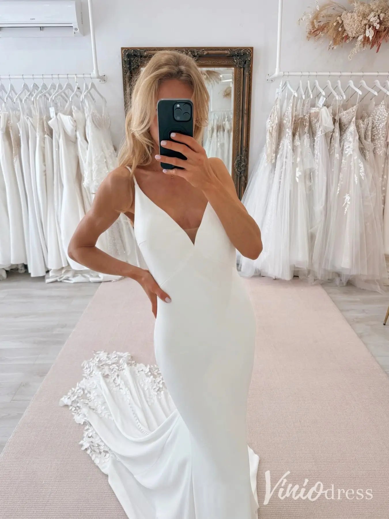 Elegant Crepe Wedding Dress with V-Neckline, Draped Back, Floral Appliqué Train – MN112-wedding dresses 2025 -Viniodress-Ivory-Custom Size-