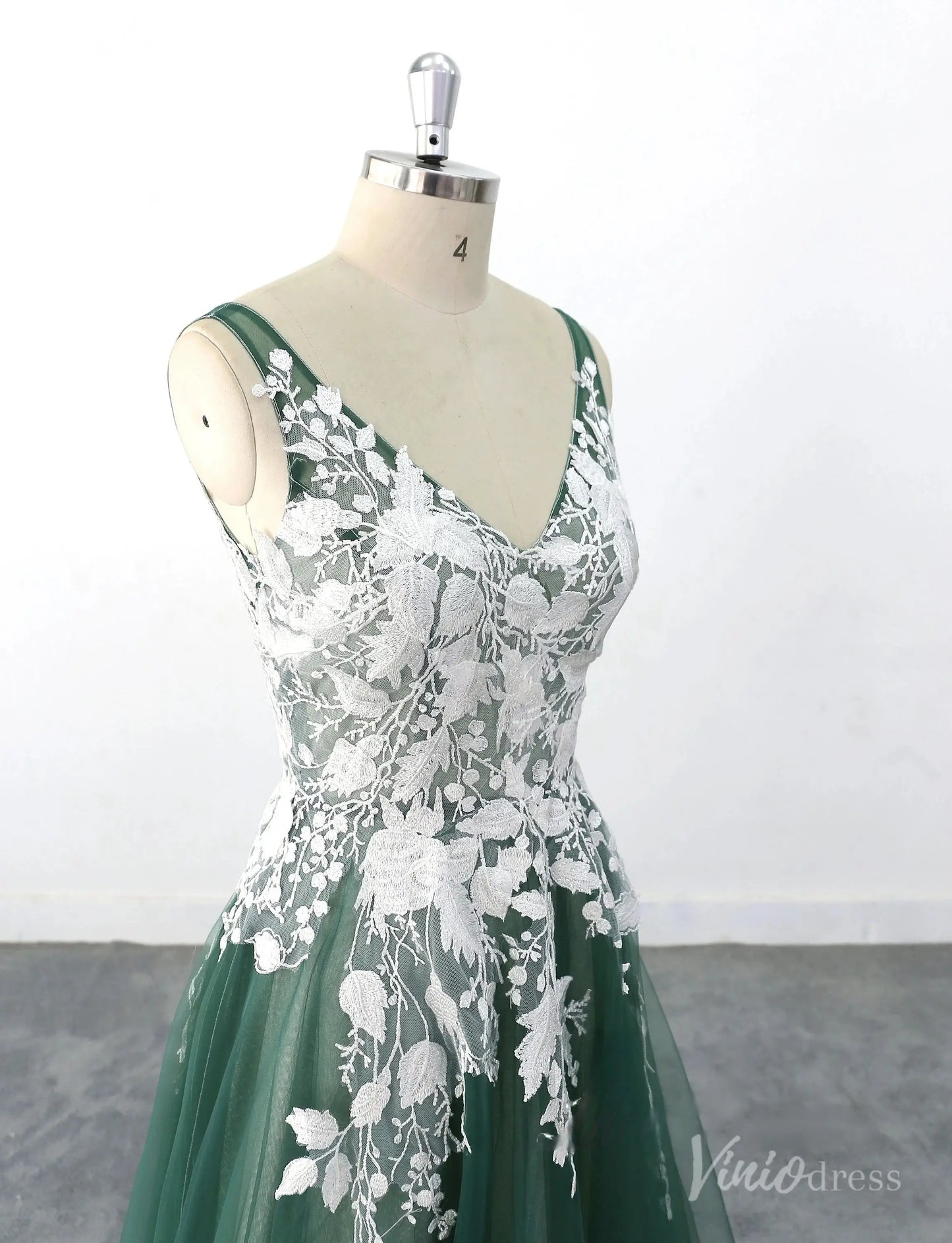 Elegant Emerald Green Wedding Dress with White Lace Appliqués, V-Neckline & Chapel Train – FW235-wedding dresses 2025 -Viniodress-Emerald-Custom Size-