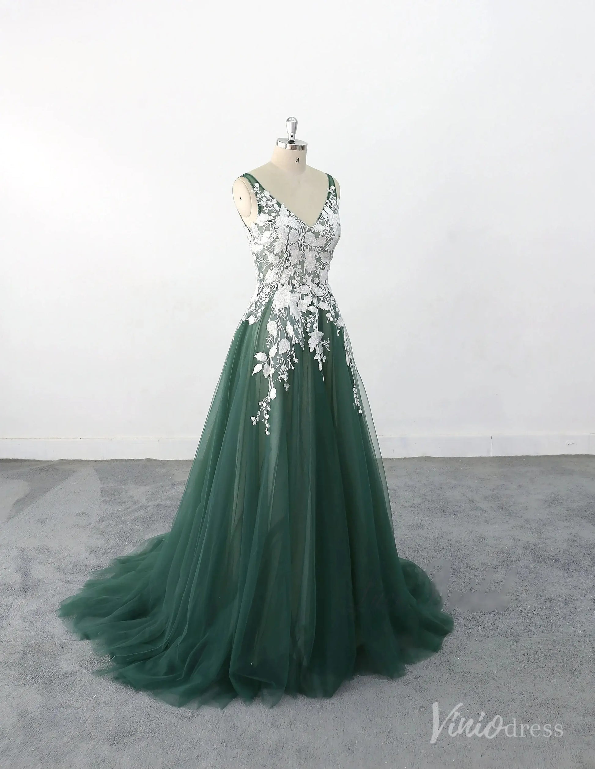 Elegant Emerald Green Wedding Dress with White Lace Appliqués, V-Neckline & Chapel Train – FW235-wedding dresses 2025 -Viniodress-Emerald-Custom Size-