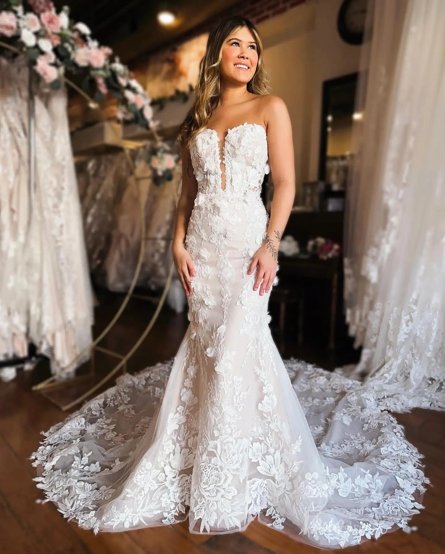 Elegant Ivory 3D Floral Mermaid Wedding Dress with Sweetheart Neckline, Chapel Train – ML150-wedding dresses 2025 -Viniodress-Ivory-Custom Size-