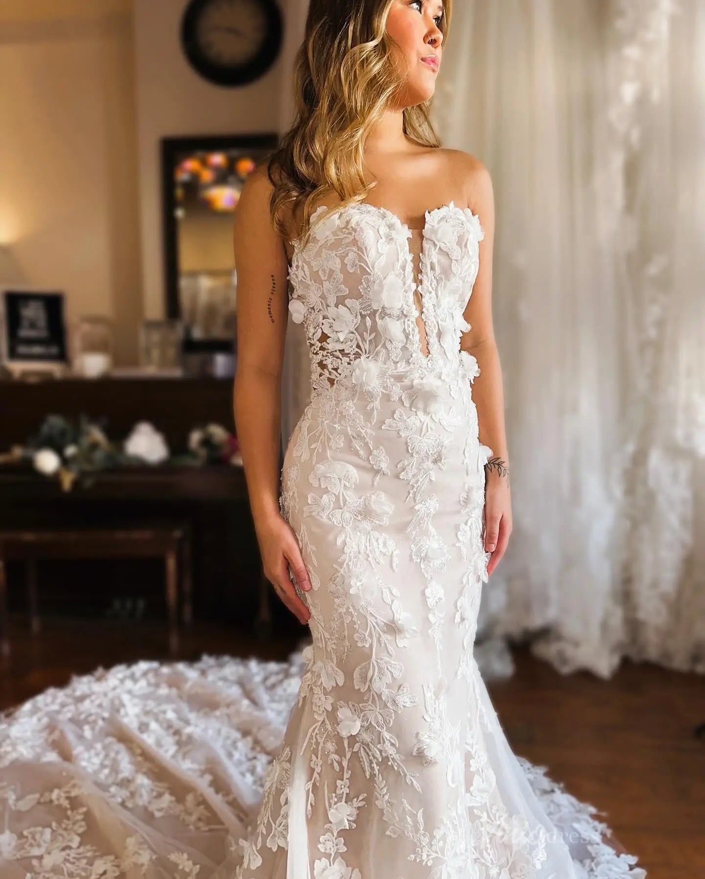 Elegant Ivory 3D Floral Mermaid Wedding Dress with Sweetheart Neckline, Chapel Train – ML150-wedding dresses 2025 -Viniodress-Ivory-Custom Size-