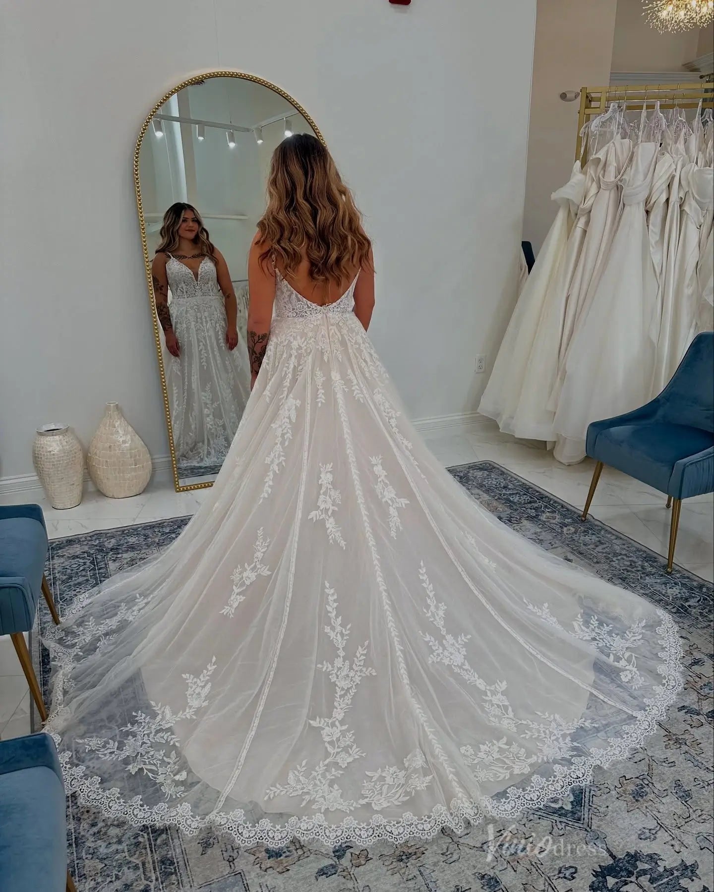 Elegant Ivory Floral Lace A-Line Plus Size Wedding Dress with Plunging Neckline & Sheer Chapel Train – LA147-wedding dresses 2025 -Viniodress-Ivory-Custom Size-