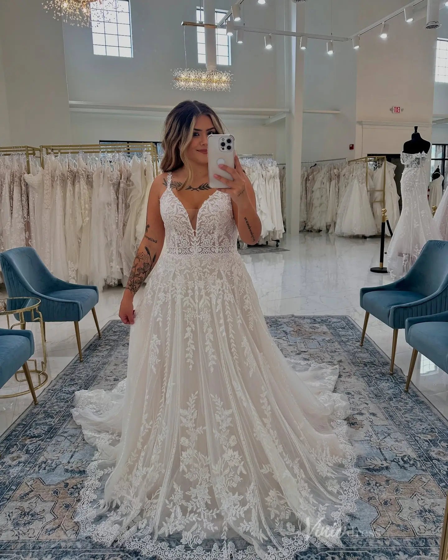 Elegant Ivory Floral Lace A-Line Plus Size Wedding Dress with Plunging Neckline & Sheer Chapel Train – LA147-wedding dresses 2025 -Viniodress-Ivory-Custom Size-