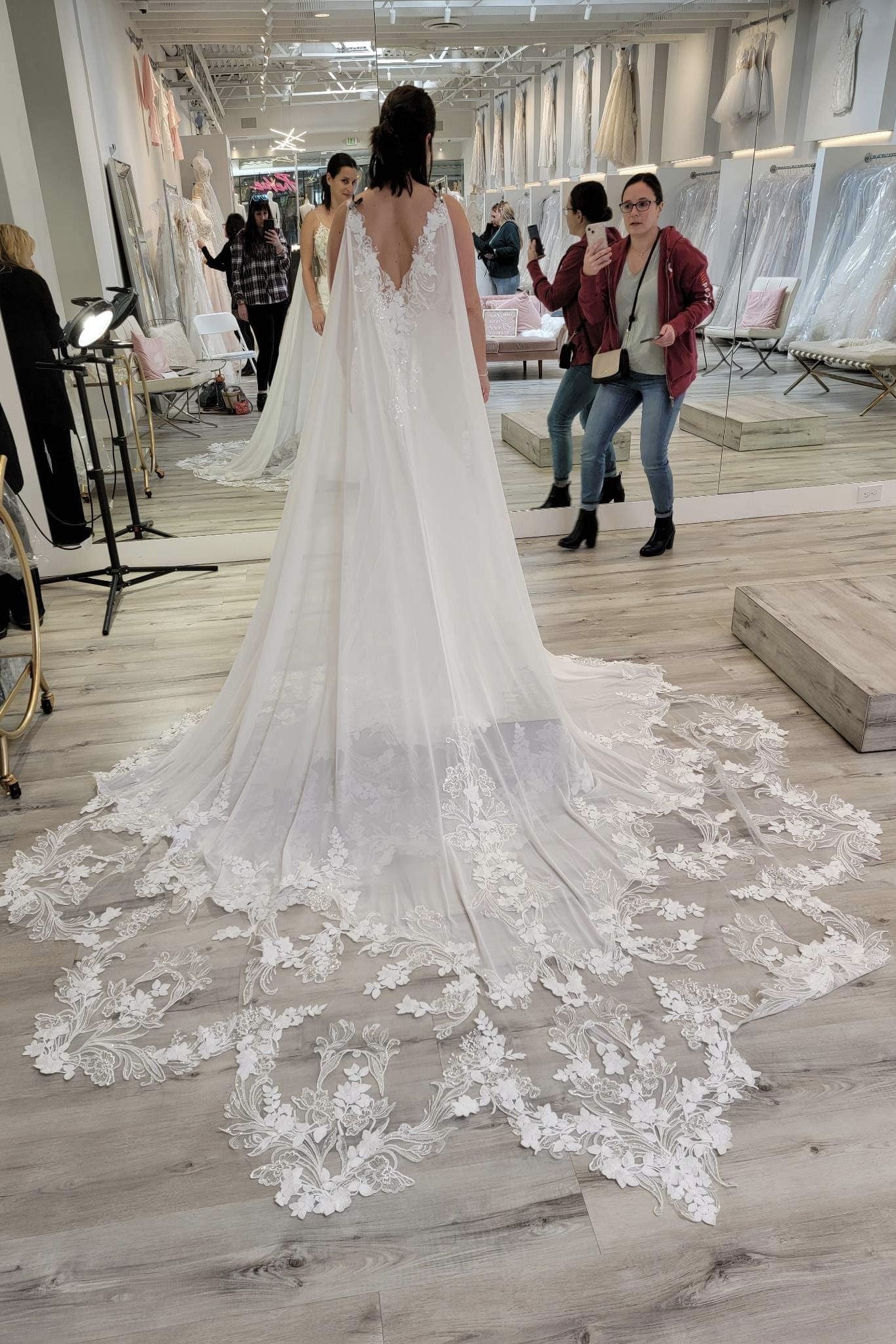 Elegant Ivory Mermaid Wedding Dress with 3D Floral Sheer Bodice & Detachable Lace Cape – MN136-wedding dresses 2026-Viniodress-Ivory-Dress Only-Custom Size – Add Measurements in Cart