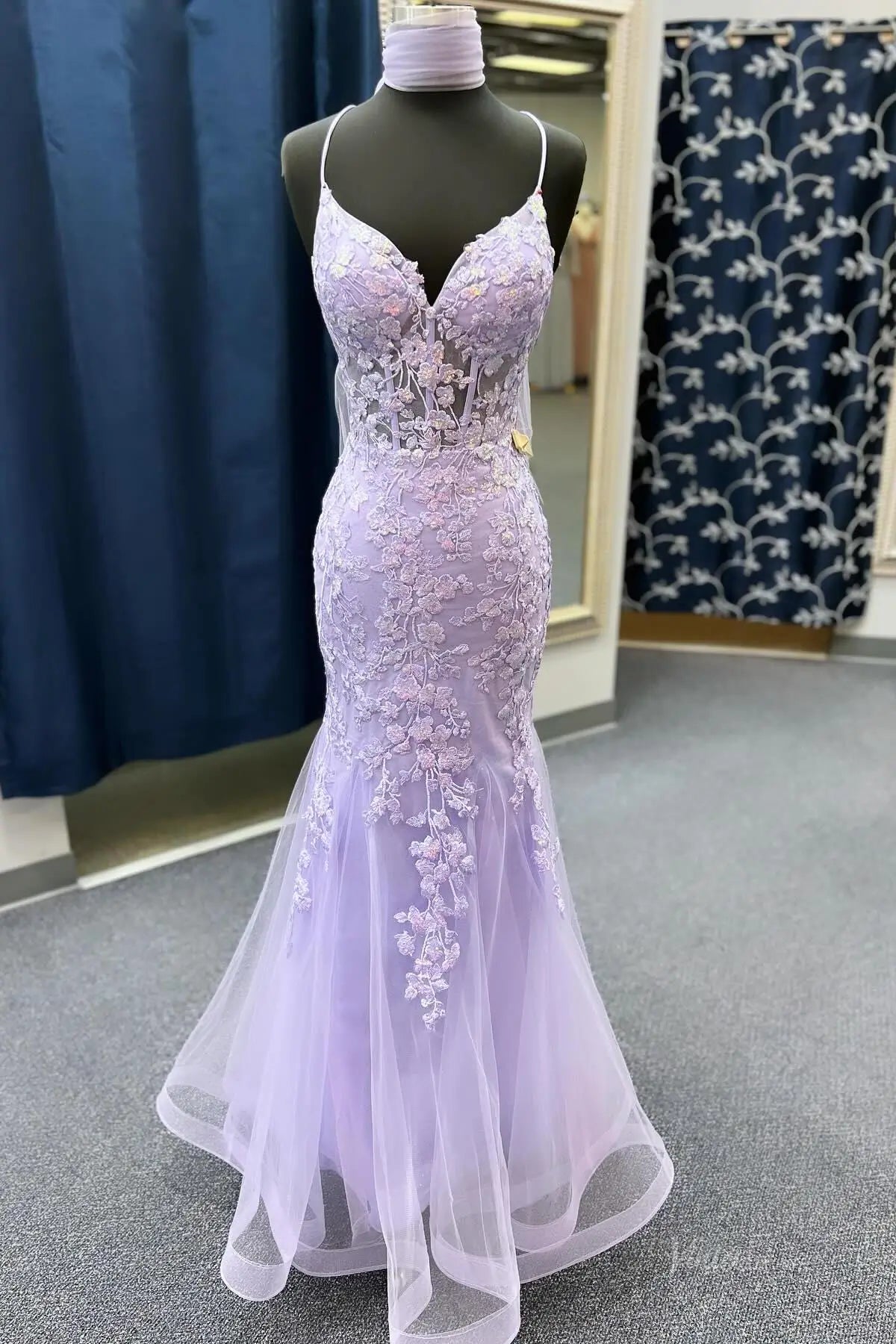 Elegant Lace Mermaid Prom Dresses 2025 with Spaghetti Strap & V-Neck – FD5073-prom dresses 2025 -Viniodress-Lavender-Custom Size-