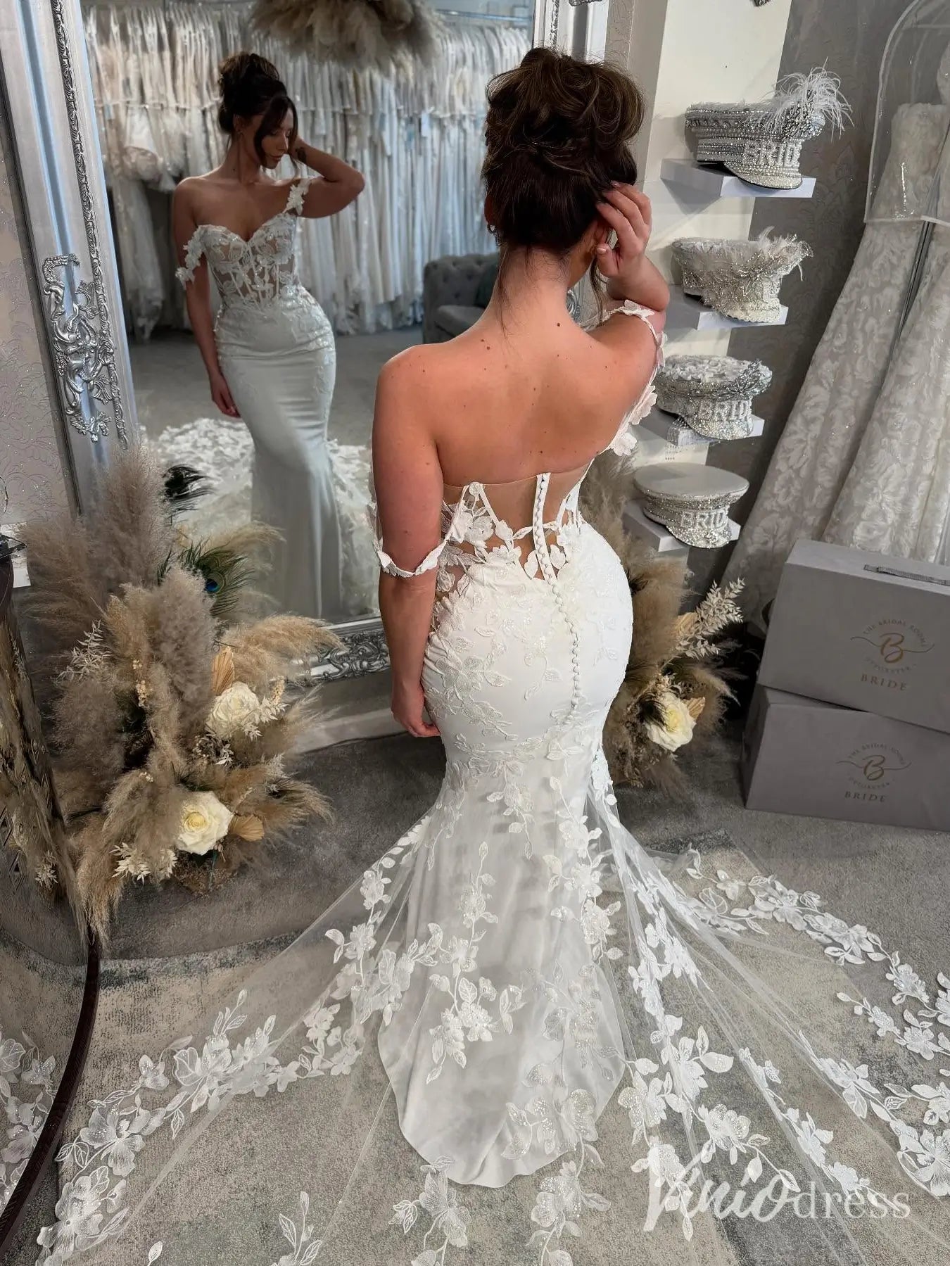 Elegant Off-Shoulder Mermaid Wedding Dress with Floral Lace Corset Bodice and Cathedral Train – ML130-wedding dresses 2025 -Viniodress-Ivory-Custom Size-