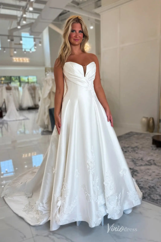 Elegant Satin A-Line Wedding Dress with Ruched Sweetheart Bodice, Floral Appliqué Hem & Chapel Train – MS135