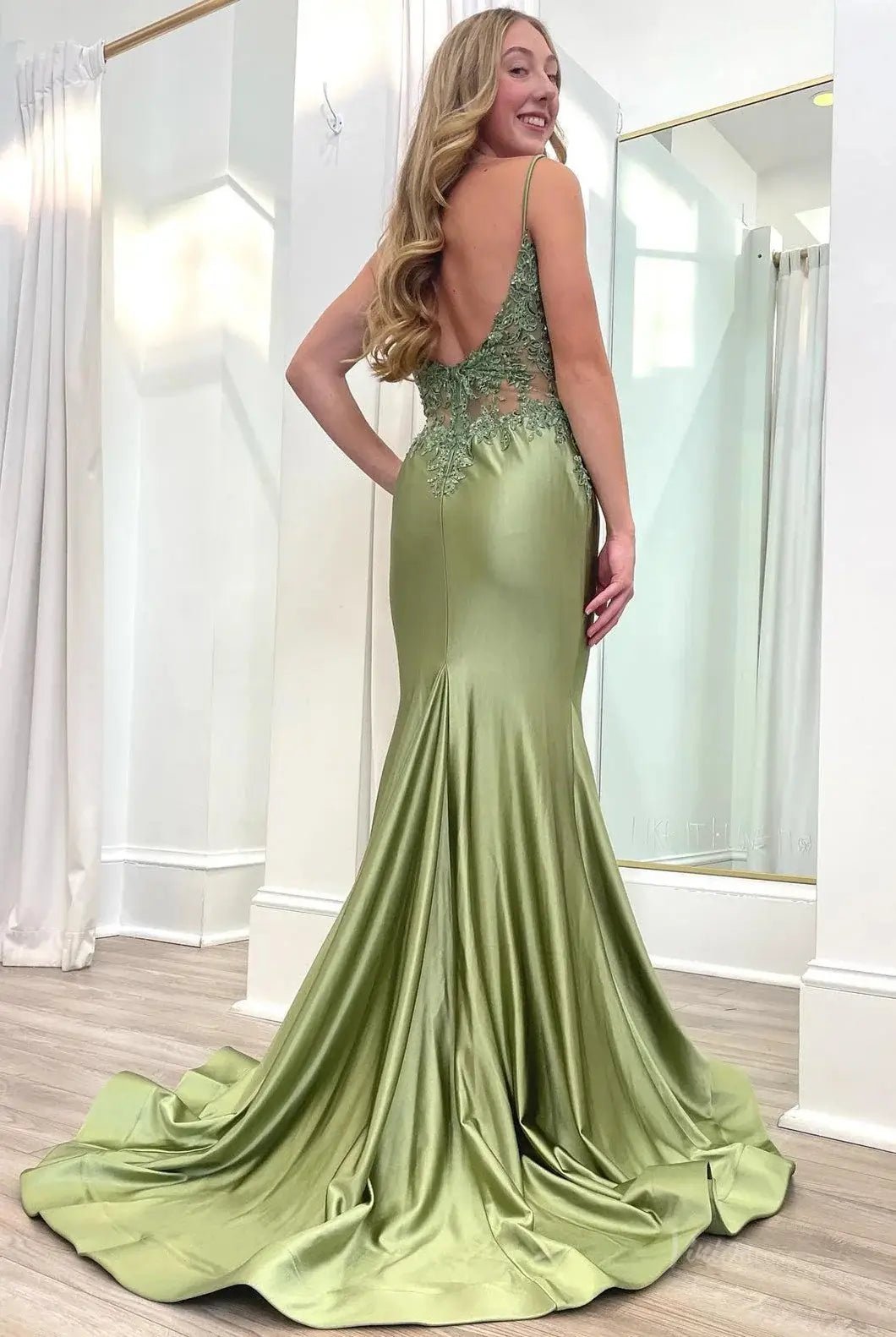 Elegant Satin Mermaid Prom Dresses 2025 with V-Neck, Lace Applique & Spaghetti Strap – FD5061-prom dresses 2025 -Viniodress-Custom Colors-Custom Size-