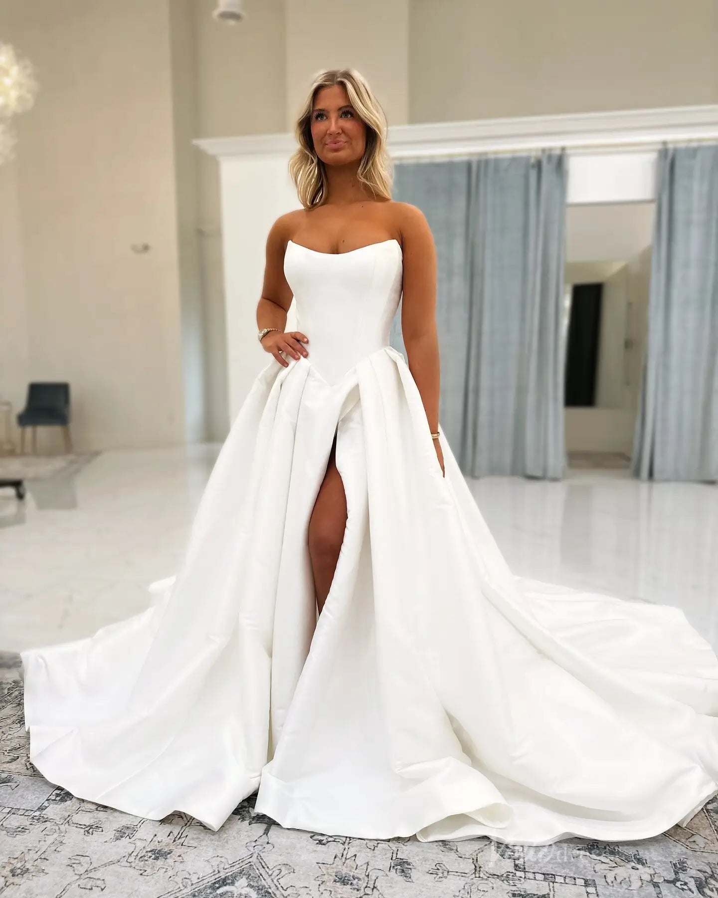 Elegant Satin Strapless Wedding Dress with Structured Bodice, High Slit & Dramatic Chapel Train – MS128-wedding dresses 2025 -Viniodress-Ivory-Custom Size-