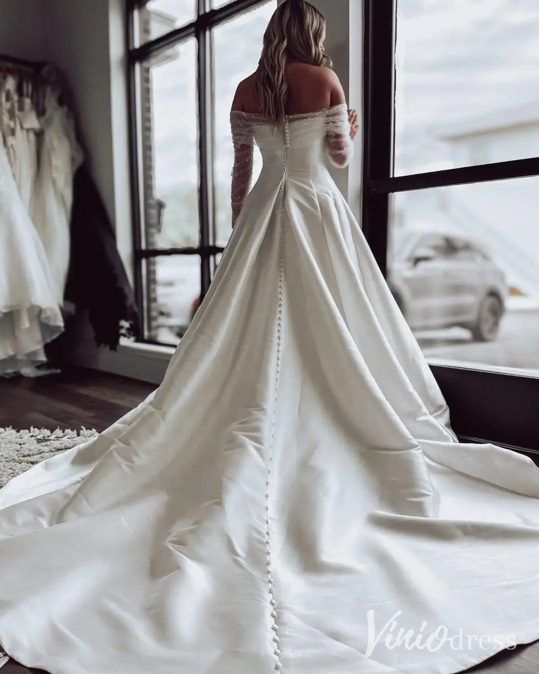 Elegant Satin Wedding Dress with Sweetheart Neckline, Removable Tulle Sleeves and Chapel Train – MS118-wedding dresses 2025 -Viniodress-Ivory-Custom Size-