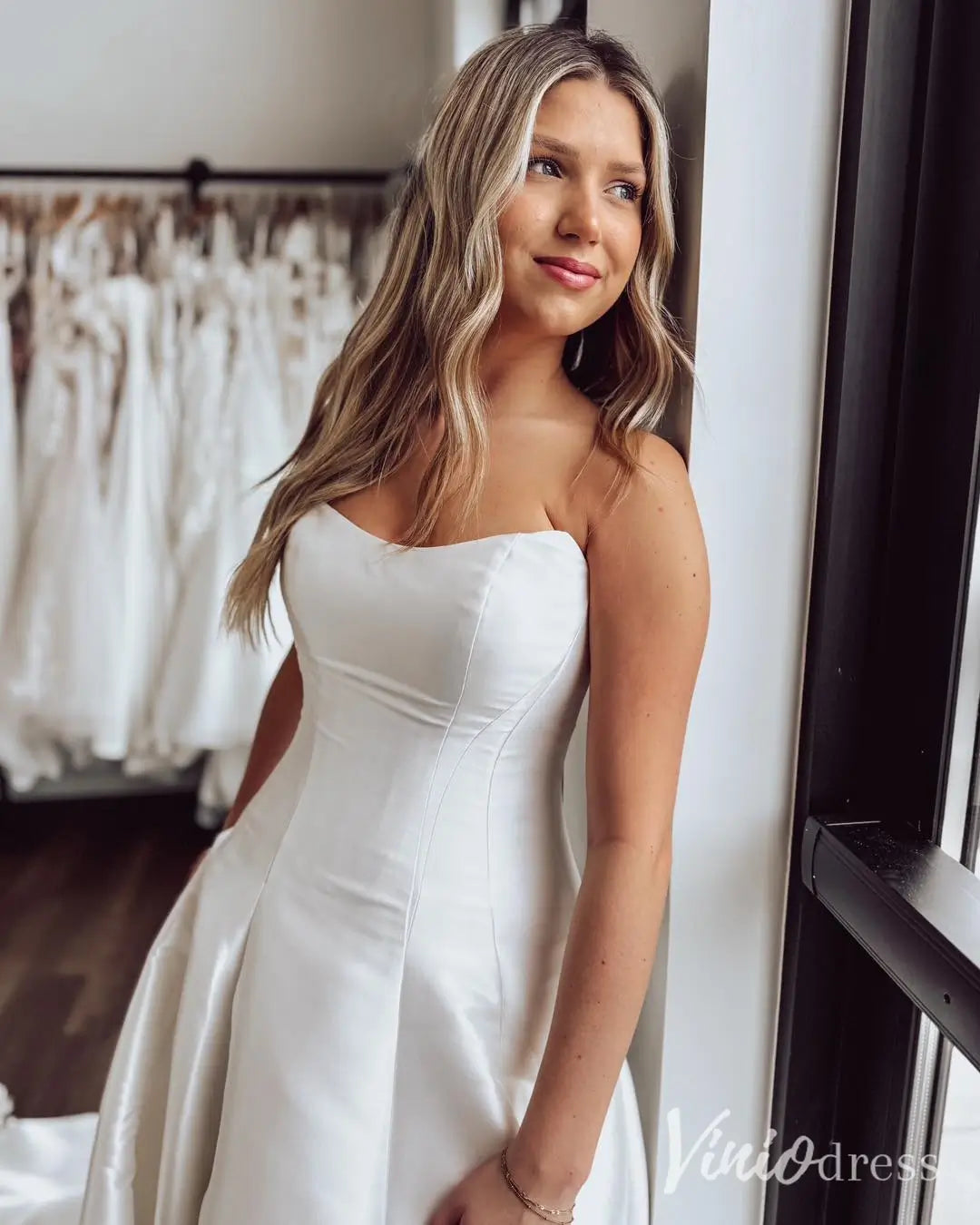 Elegant Satin Wedding Dress with Sweetheart Neckline, Removable Tulle Sleeves and Chapel Train – MS118-wedding dresses 2025 -Viniodress-Ivory-Custom Size-