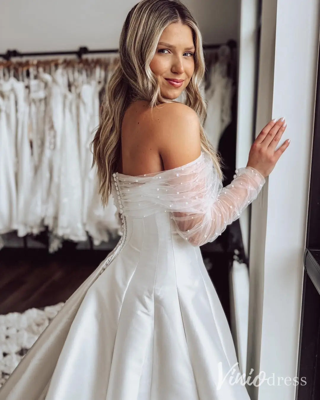 Elegant Satin Wedding Dress with Sweetheart Neckline, Removable Tulle Sleeves and Chapel Train – MS118-wedding dresses 2025 -Viniodress-Ivory-Custom Size-