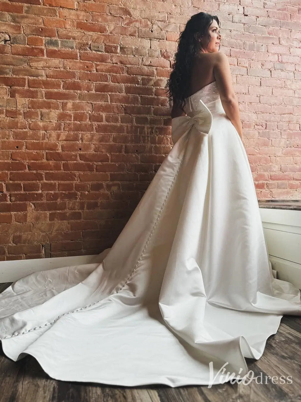 Elegant Strapless Satin Wedding Dress with Pearl Bow, Buttons Down Back & Pockets – VW2614-wedding dresses 2025 -Viniodress-Ivory-Custom Size-