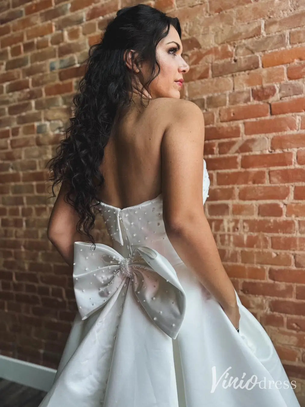 Elegant Strapless Satin Wedding Dress with Pearl Bow, Buttons Down Back & Pockets – VW2614-wedding dresses 2025 -Viniodress-Ivory-Custom Size-
