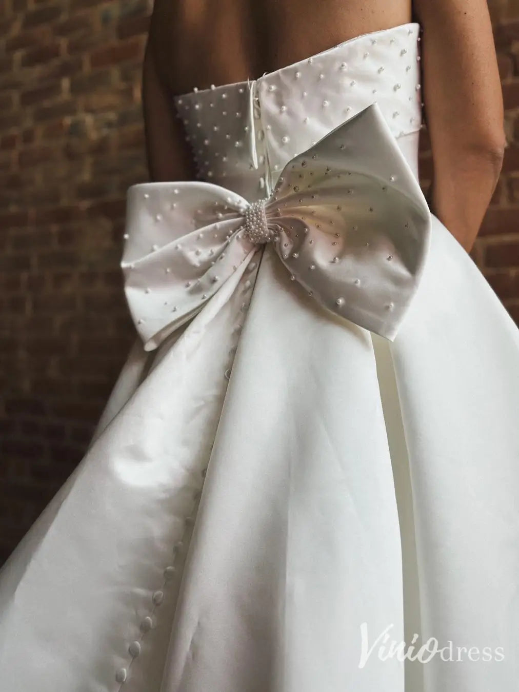 Elegant Strapless Satin Wedding Dress with Pearl Bow, Buttons Down Back & Pockets – VW2614-wedding dresses 2025 -Viniodress-Ivory-Custom Size-