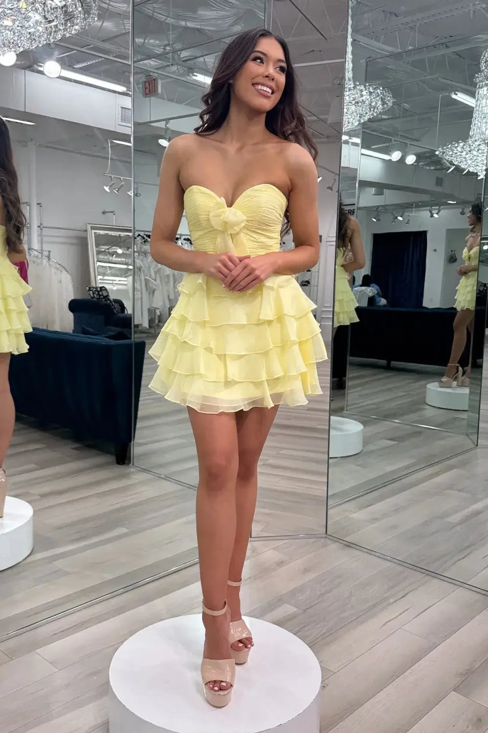 Emerald Green Strapless Homecoming Dress with Bow Bust, Ruched Bodice, Tiered Chiffon Skirt – H1122-Homecoming Dresses 2025 -Viniodress-Yellow-Custom Size-
