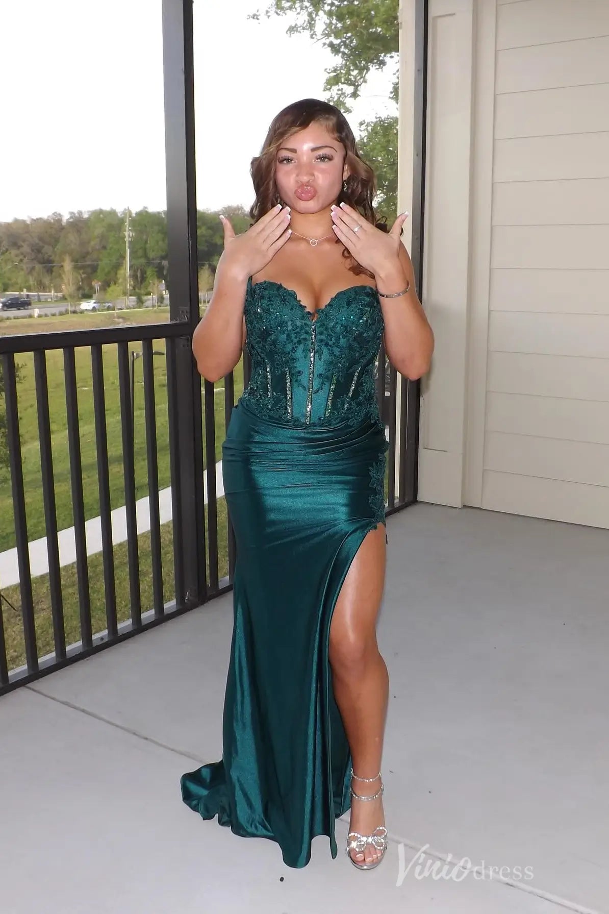 Emerald Green Strapless Prom Dress with Beaded Lace Corset, Satin Skirt, High Slit – SS089-prom dresses 2025 -Viniodress-Emerald-Custom Size-