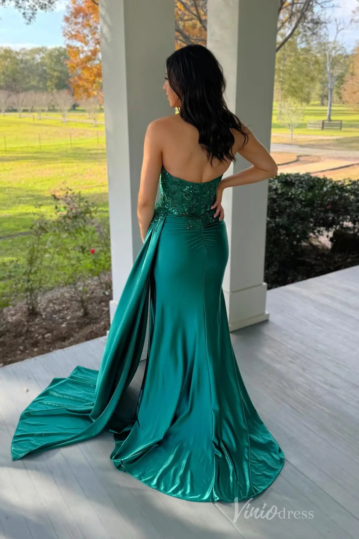 Emerald Strapless Prom Dress with Beaded Sequin Bodice, High Slit Skirt, and Draped Satin Train– SS029-prom dresses 2025 -Viniodress-Emerald-Custom Size-