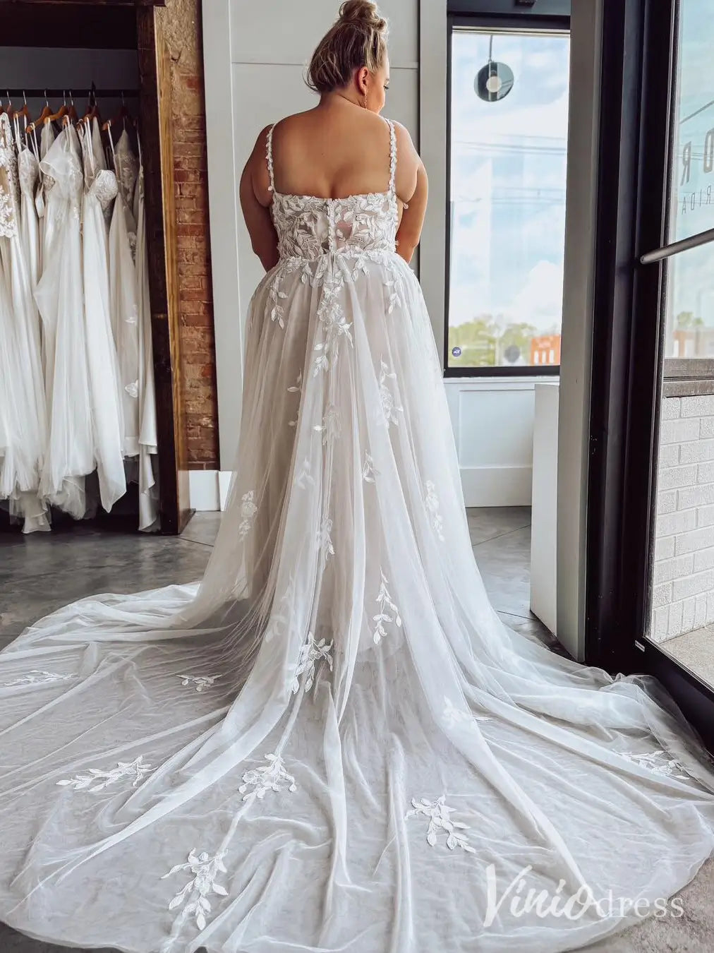 Ethereal Floral Lace Plus Size Wedding Dress with Slit, Spaghetti Straps, Chapel Train – LA121-wedding dresses 2025 -Viniodress-Ivory-Custom Size-