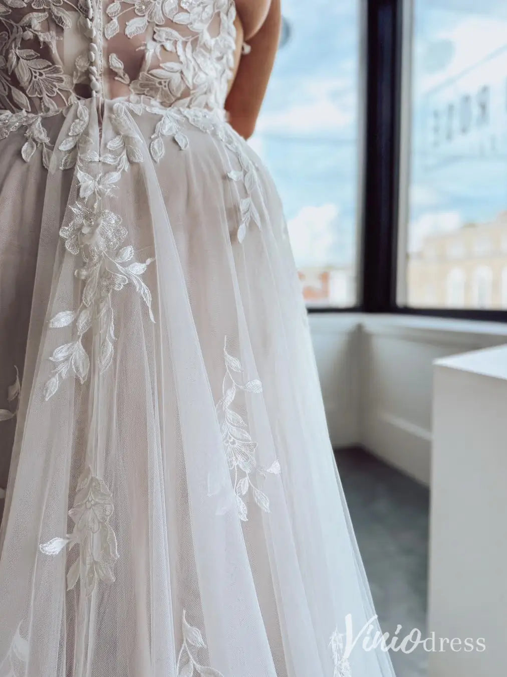 Ethereal Floral Lace Plus Size Wedding Dress with Slit, Spaghetti Straps, Chapel Train – LA121-wedding dresses 2025 -Viniodress-Ivory-Custom Size-