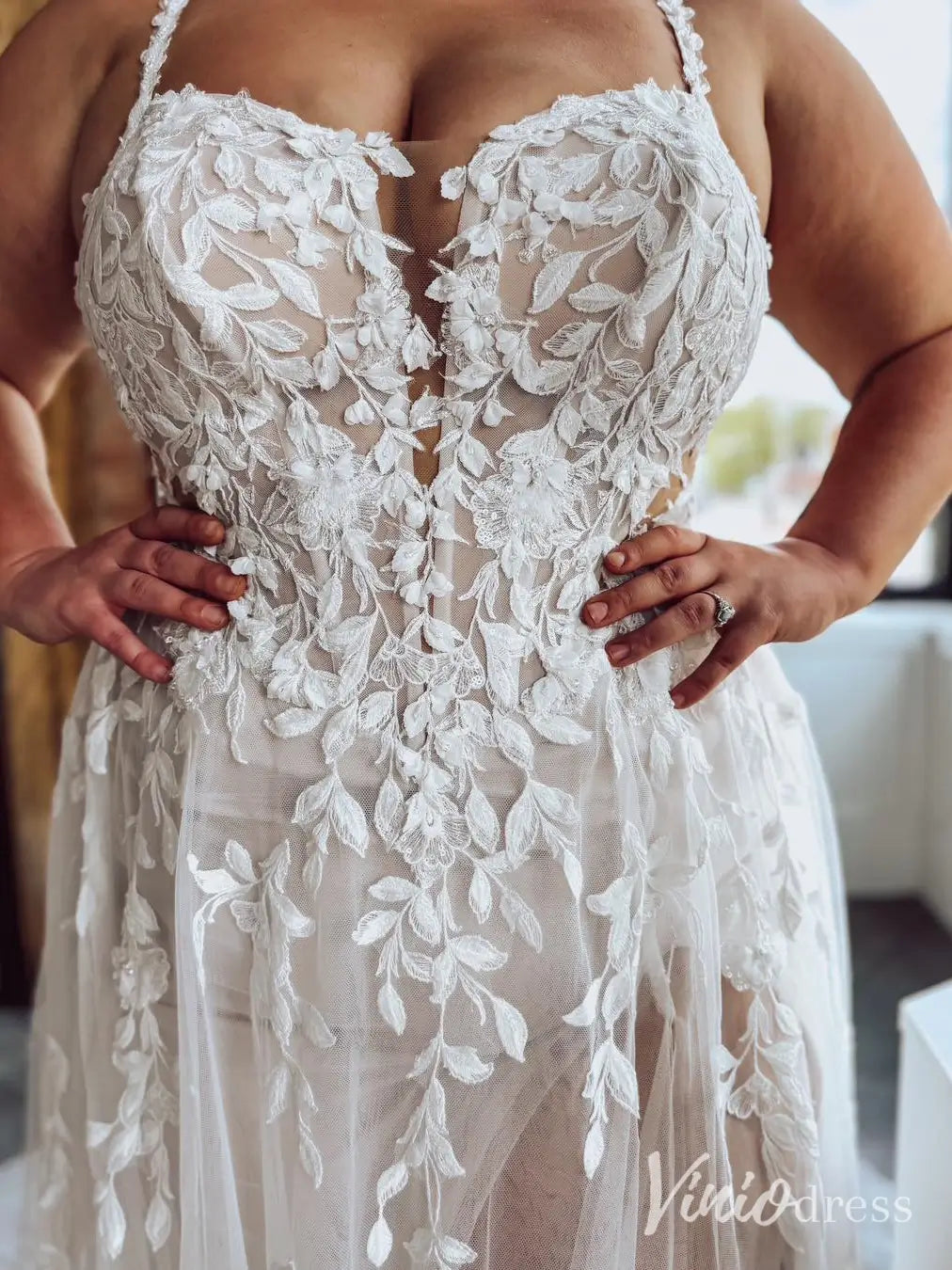 Ethereal Floral Lace Plus Size Wedding Dress with Slit, Spaghetti Straps, Chapel Train – LA121-wedding dresses 2025 -Viniodress-Ivory-Custom Size-