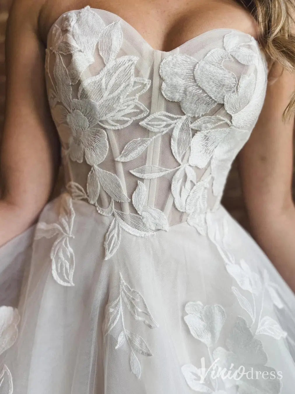 Ethereal Floral Lace Wedding Dress with Basque Waist, Strapless Corset Bodice, Chapel Train – LA112-wedding dresses 2025 -Viniodress-Ivory-Custom Size-