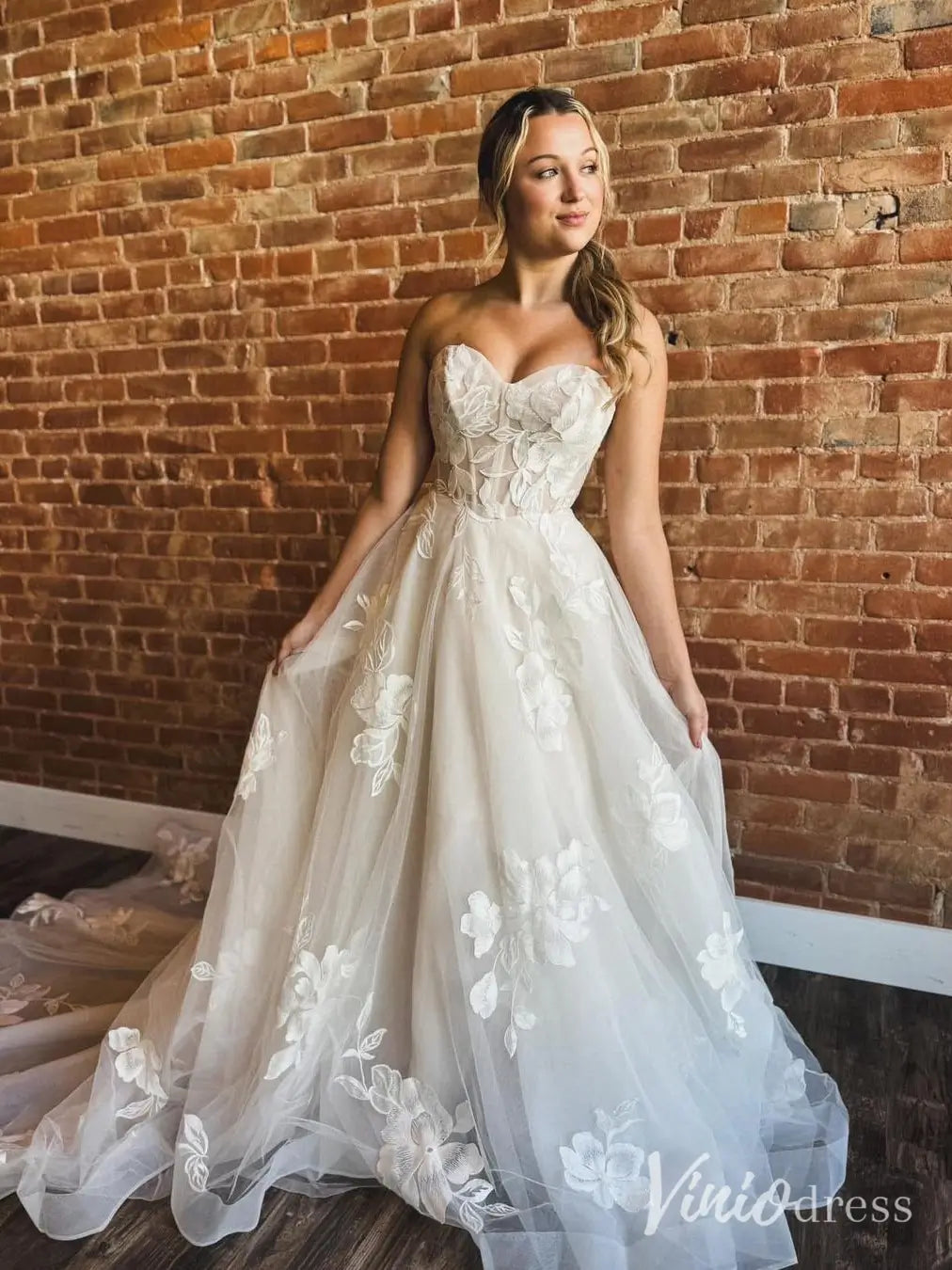 Ethereal Floral Lace Wedding Dress with Basque Waist, Strapless Corset Bodice, Chapel Train – LA112-wedding dresses 2025 -Viniodress-Ivory-Custom Size-