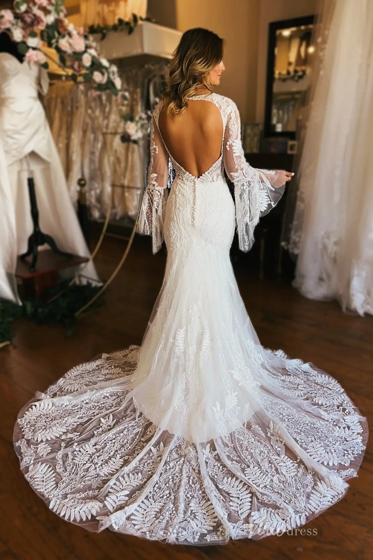 Ethereal Ivory Lace Mermaid Wedding Dress with Square Neckline, Bell Sleeves & Leaf-Appliqué Train – BH112-wedding dresses 2025 -Viniodress-Ivory-Custom Size-