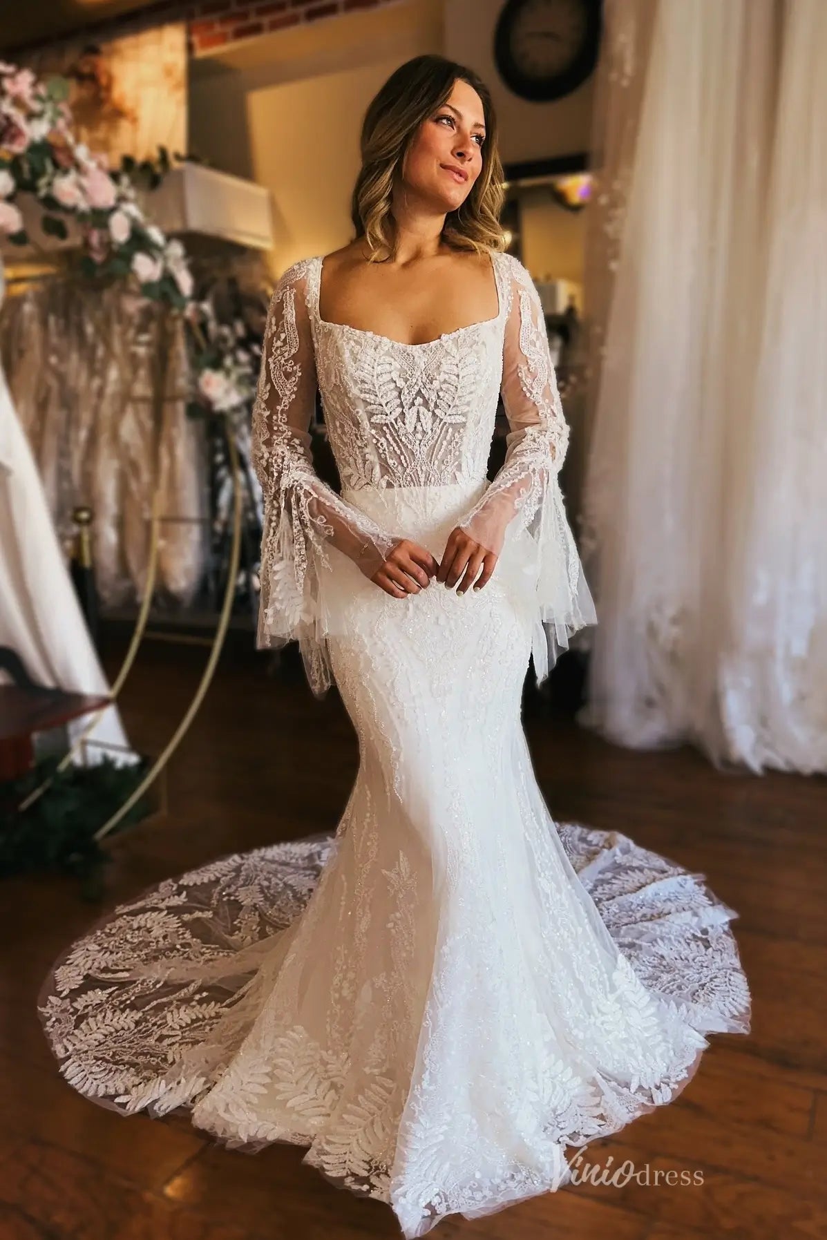 Ethereal Ivory Lace Mermaid Wedding Dress with Square Neckline, Bell Sleeves & Leaf-Appliqué Train – BH112-wedding dresses 2025 -Viniodress-Ivory-Custom Size-
